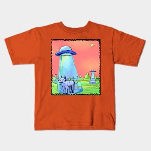 Ufo's stealing cows Kids T-Shirt